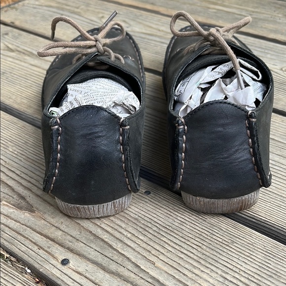 Clarks Black Leather Lace up Flat - Picture 3 of 5